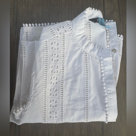 Zara White Eyelet Women's Top size Small - Picture 6 of 10